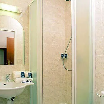 Roi Soleil Strasbourg Hotel 2*